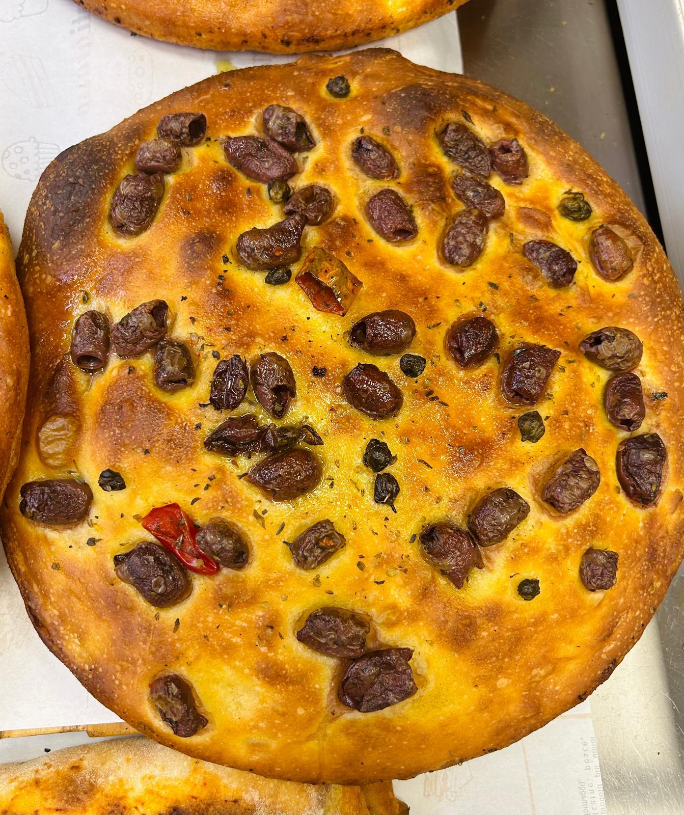 Focaccia con olive taggiasche