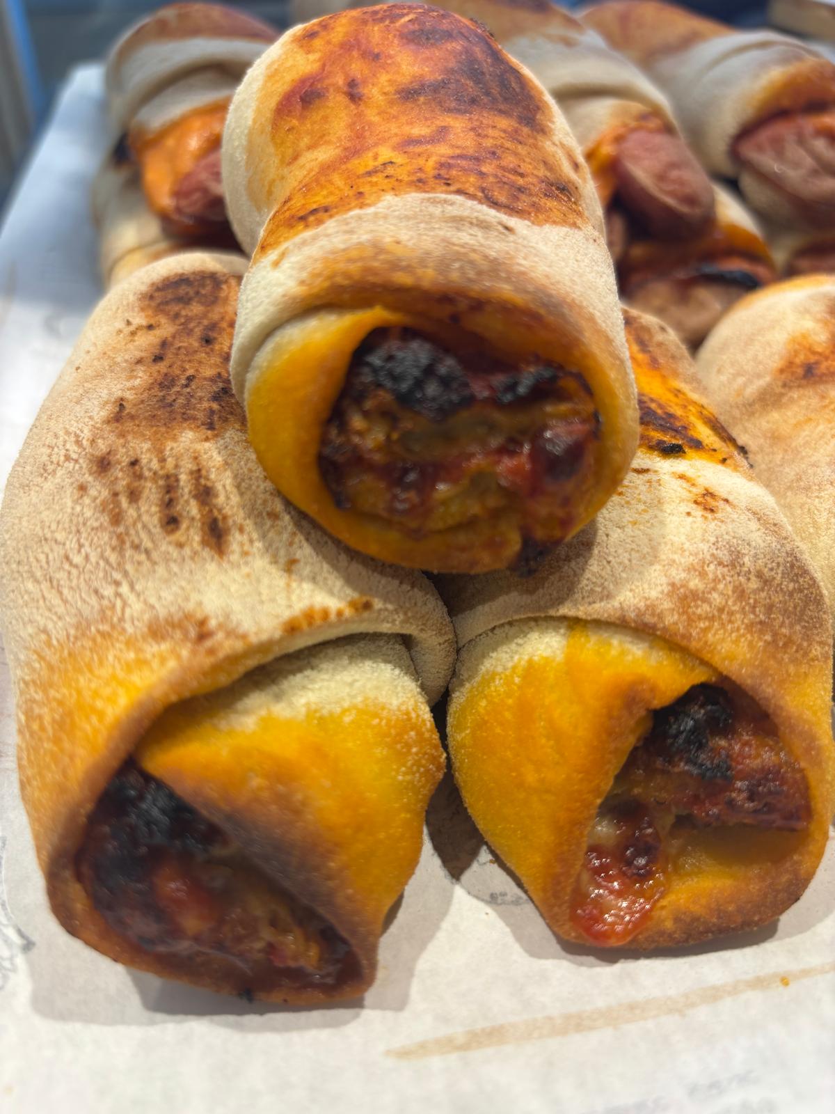 Panzerotti con ripieno di parmigiana