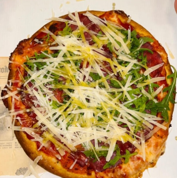 Pizza con bresaola