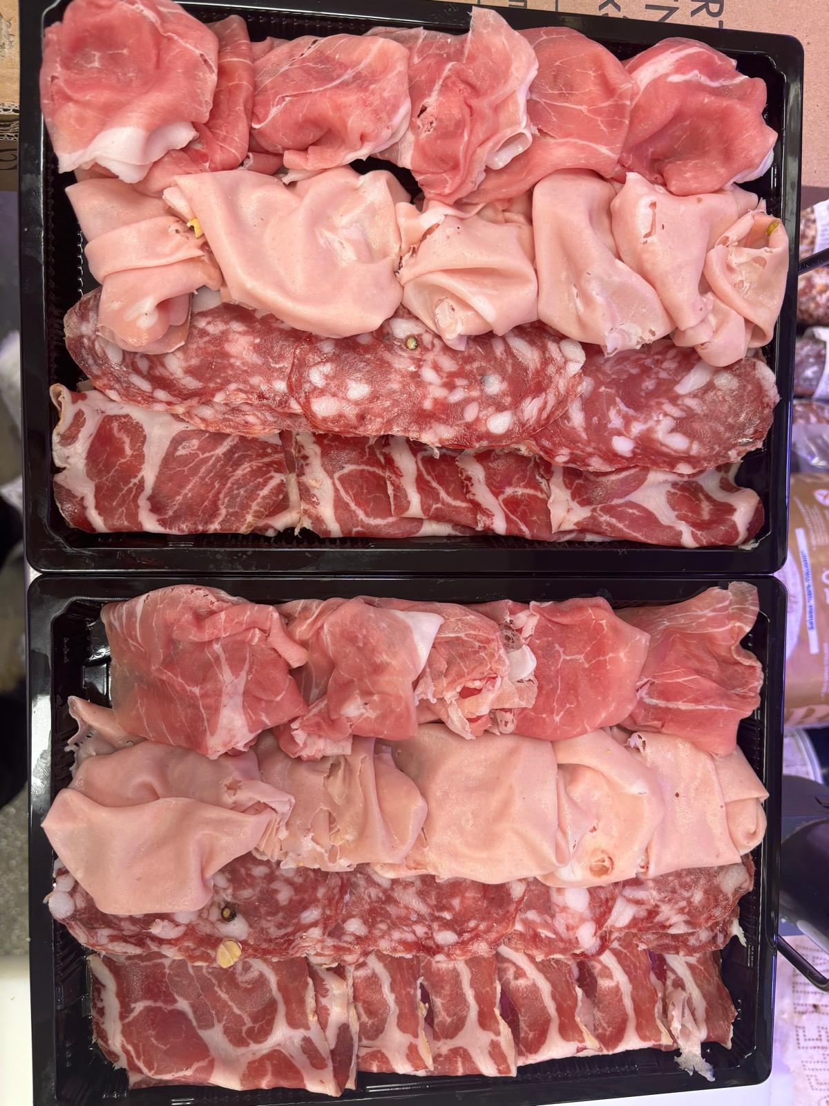 Vassoi di salumi e formaggi