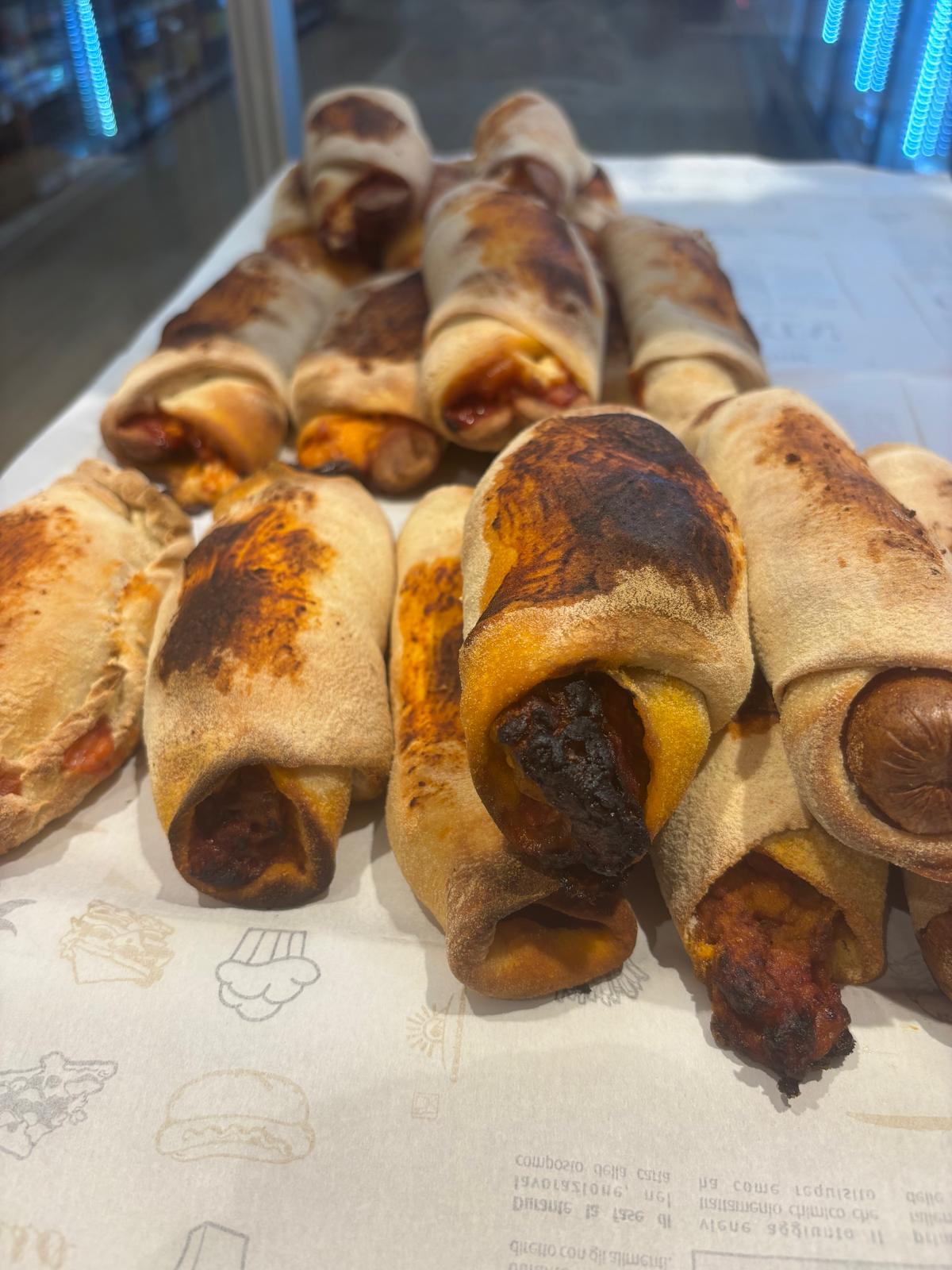 Panzerotti con parmigiana e wrustel